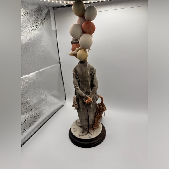 GIUSEPPE ARMANI FIGURINE HOBO CLOWN WITH BALLOONS, 14 1/4" TALL, SIGNED - Picture 6 of 9